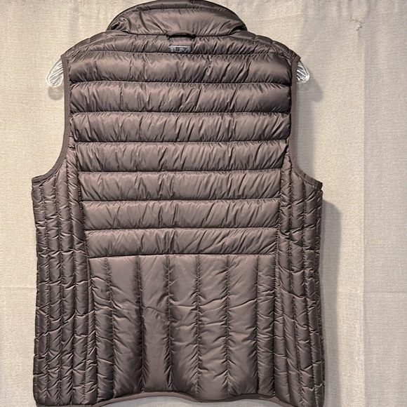 Tumi Pax Men’s Metallic Brown-Gray Packable Puffer Vest Large - Picture 6 of 10
